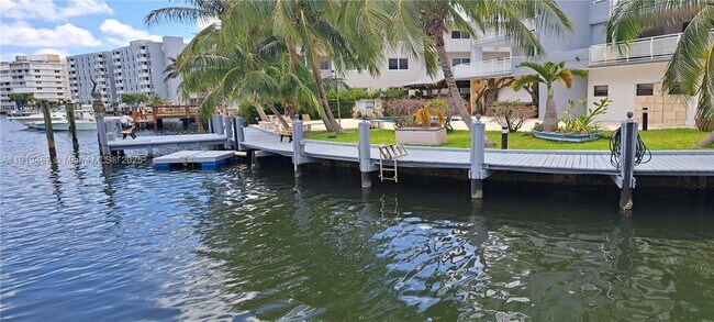 Building Photo - 468 Golden Isles Dr