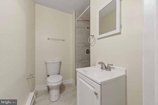 Building Photo - 109 W Queen Ln