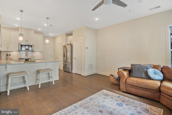 Building Photo - 813 Rockwell Ave