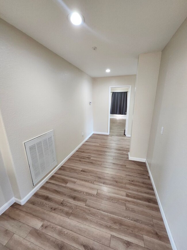 Building Photo - Beautiful 5 Bedroom House fully remodeled....