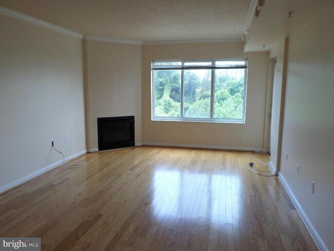 Building Photo - 3101 N Hampton Dr