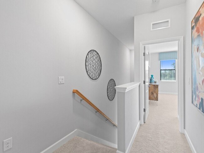 Building Photo - 3 Bedroom - Fully Furnished Townhome in Fo...