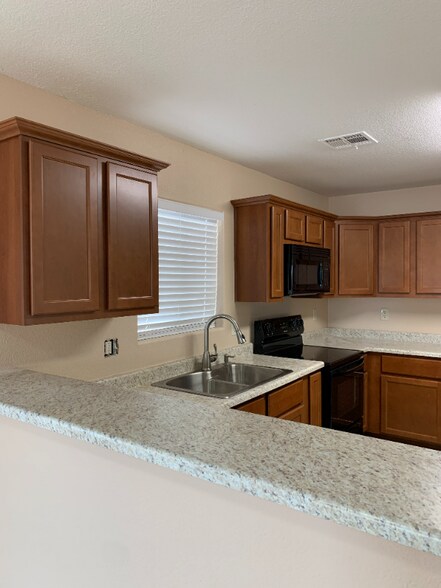 Building Photo - 6345 Reynolds Dr