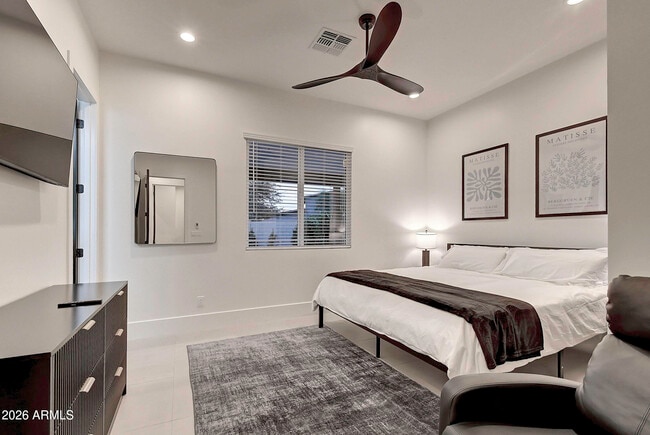 Building Photo - 6401 E Larkspur Dr