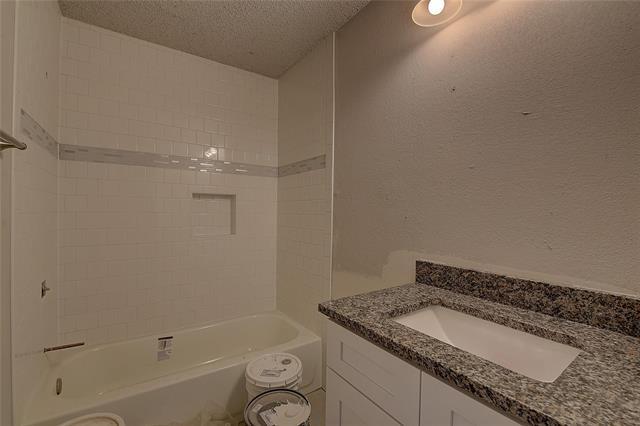 Building Photo - 213 Pecan St