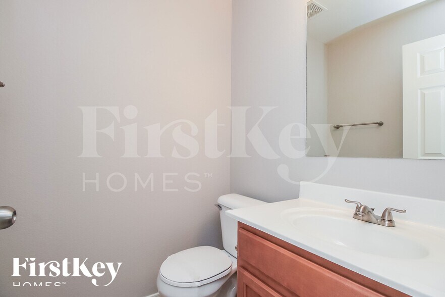 Building Photo - 1858 E Omega Dr