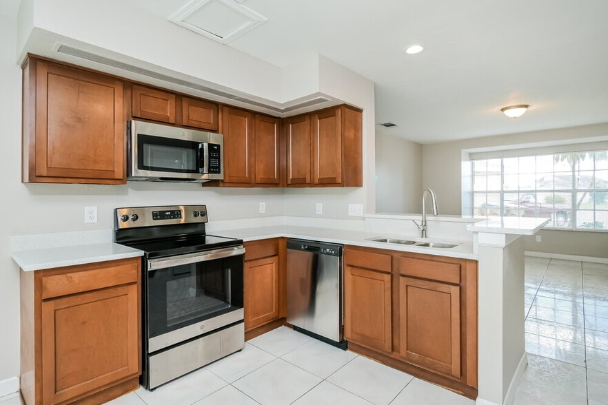 Building Photo - 305 Palmview Ct