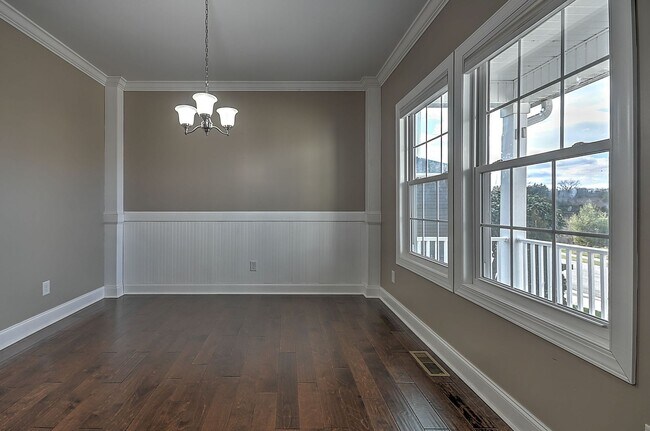 Building Photo - 4 Bedroom / 2.5 Bath Home  Kingsport, TN