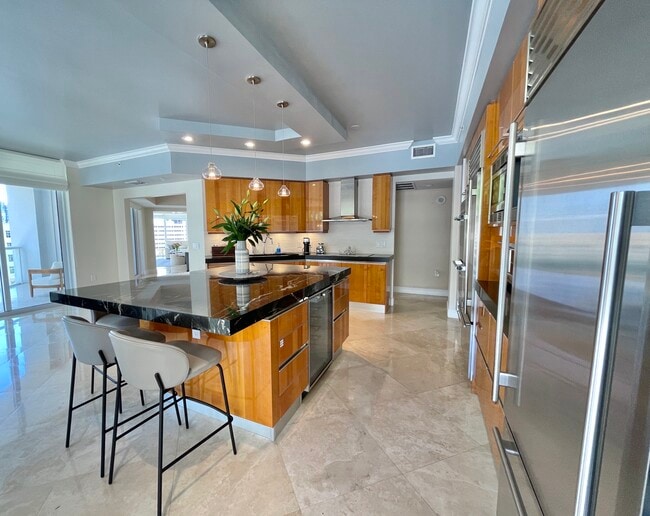 Kitchen - 333 Las Olas Way