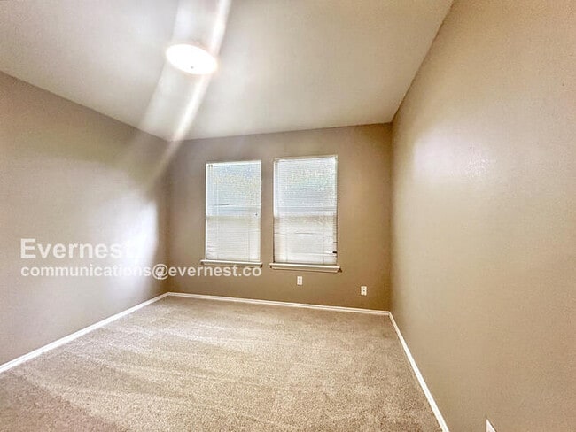 Building Photo - 1107 Deerhound Pl