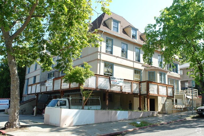 Primary Photo - 2455 Prospect St