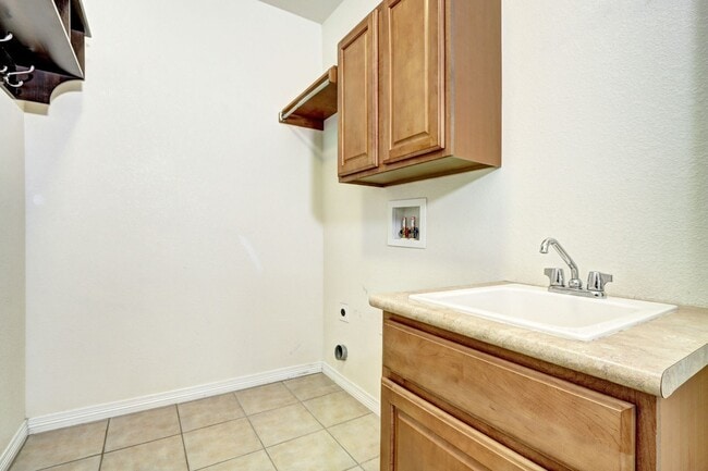 Building Photo - Convenient Castle Rock home on Culd-a-sac located in The Haven Neighborhood by Metzler Ranch!