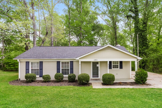 Building Photo - 1301 Yardley Terrace