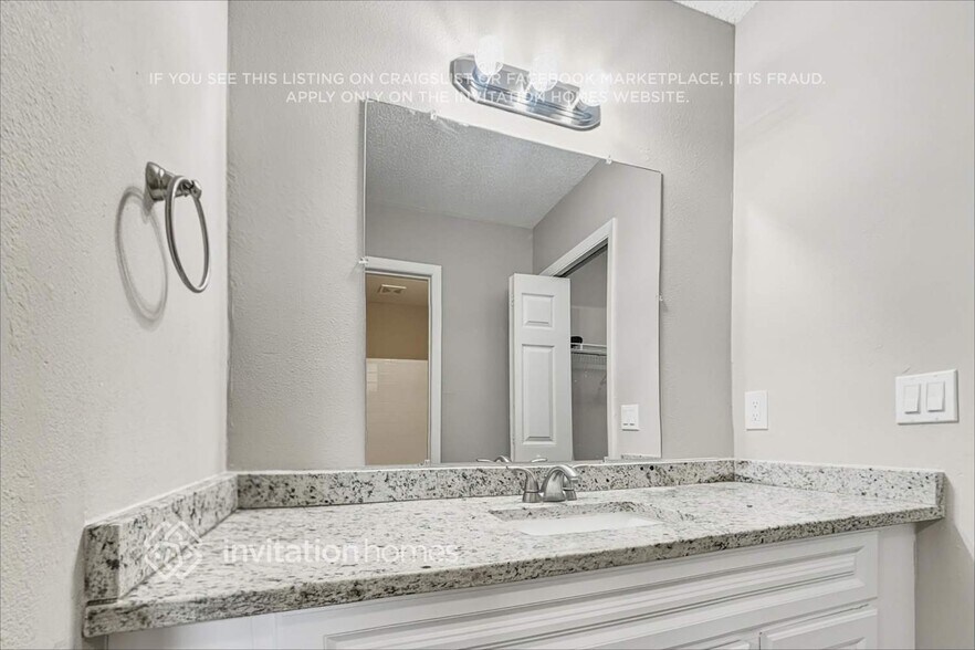 Building Photo - 3434 Coachlight Dr