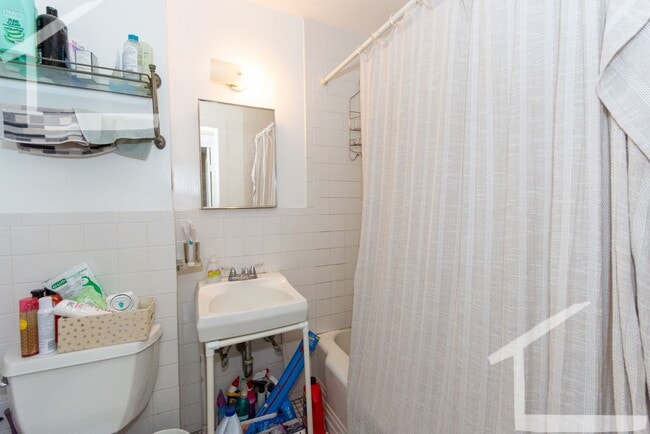 Building Photo - Very spacious 3 bed in Brookline...