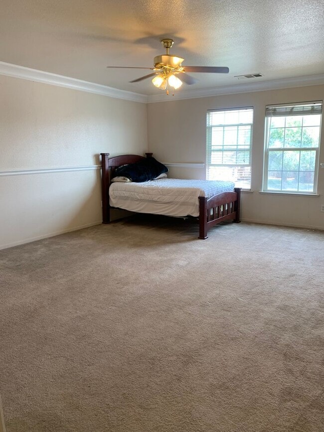 Building Photo - Spacious 2 Story 4 BR 2.5 BA Available Now