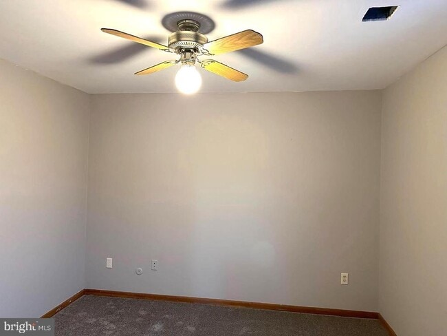 Building Photo - 31 Logan Ave