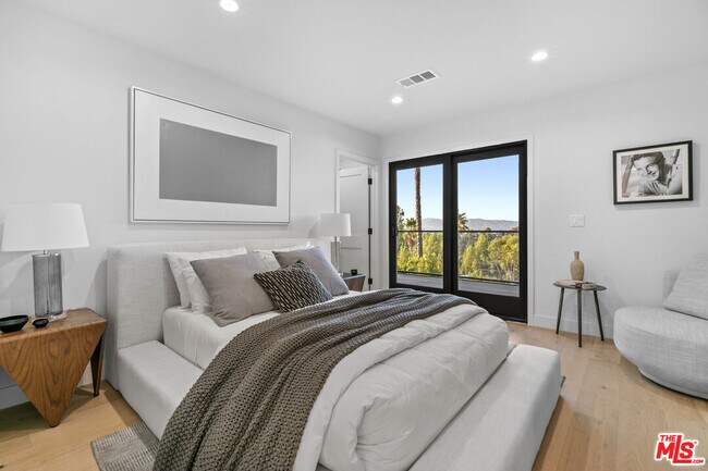 Building Photo - 18101 Green Meadow Dr