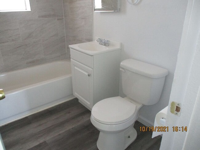 Building Photo - 540 North Ave