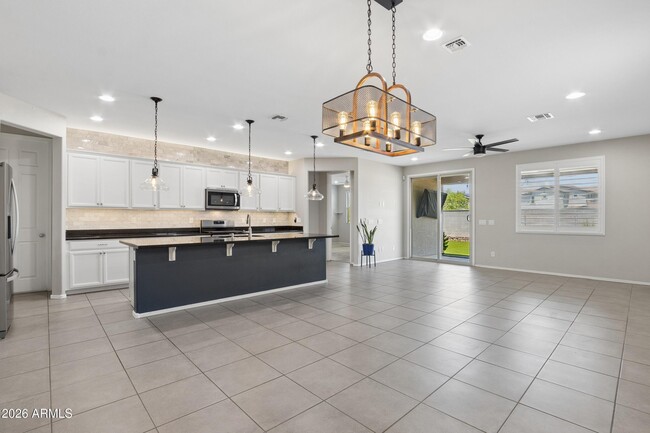 Building Photo - 17766 W Granite View Dr
