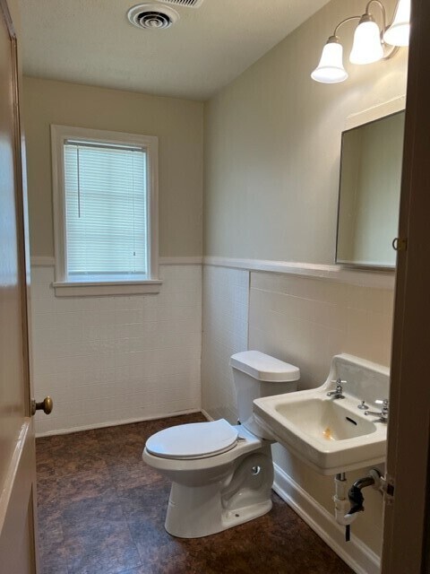 Building Photo - Berry Hill Commercial Property