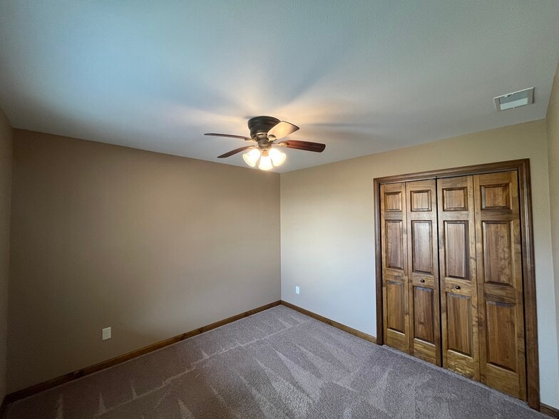 Building Photo - 912 E Wisconsin St