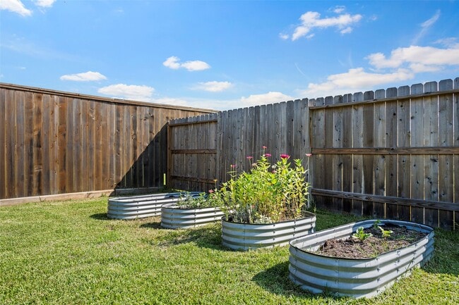 Building Photo - 428 Shoreview Dr