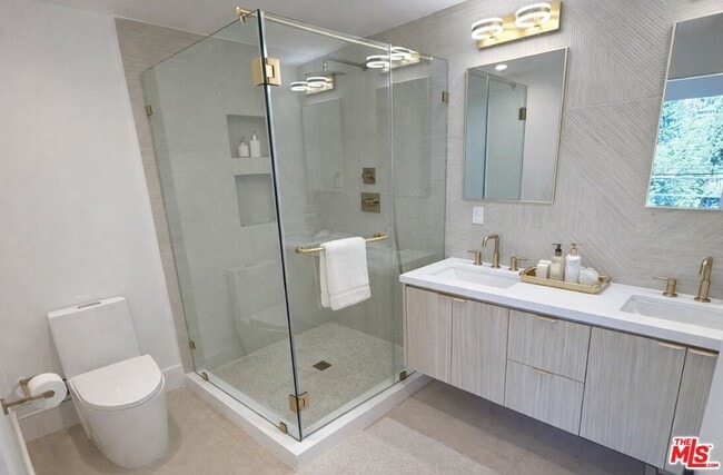 Building Photo - 6847 N Figueroa St