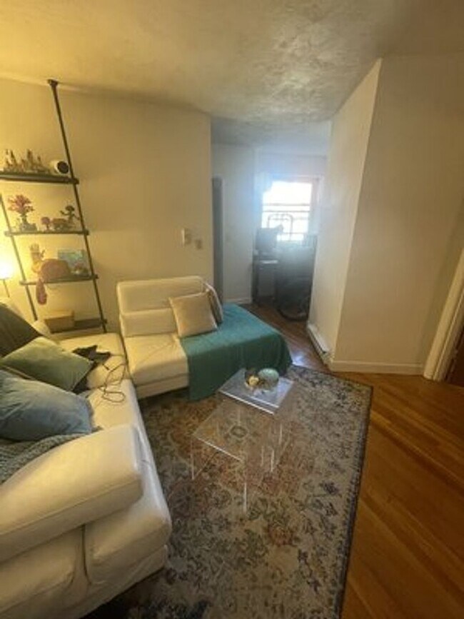 Building Photo - Bright & Spacious 1-Bedroom with Heat & Hot Water Included – Pet Friendly!