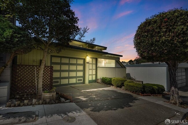 Building Photo - 172 Amber Dr