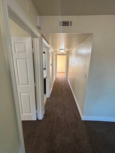 Building Photo - 632 E 113th St