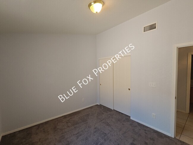 Building Photo - 7960 S Lennox Ln