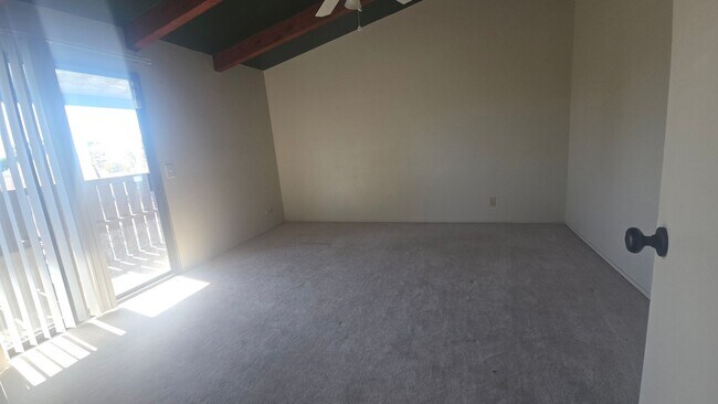 Building Photo - 897 Greenfield Ave