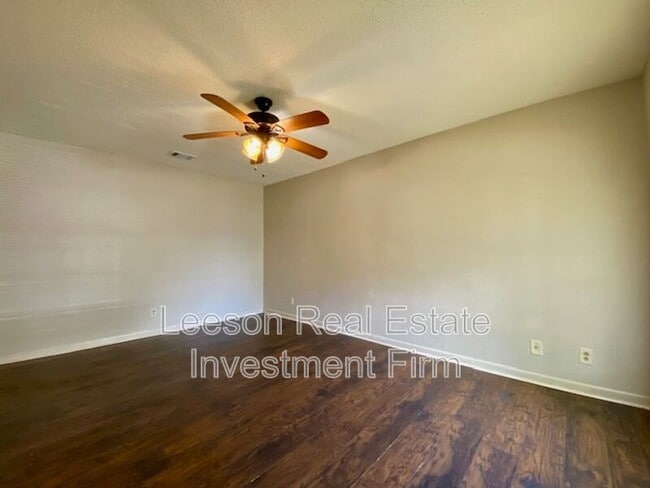 Building Photo - 6333 Alameda Dr