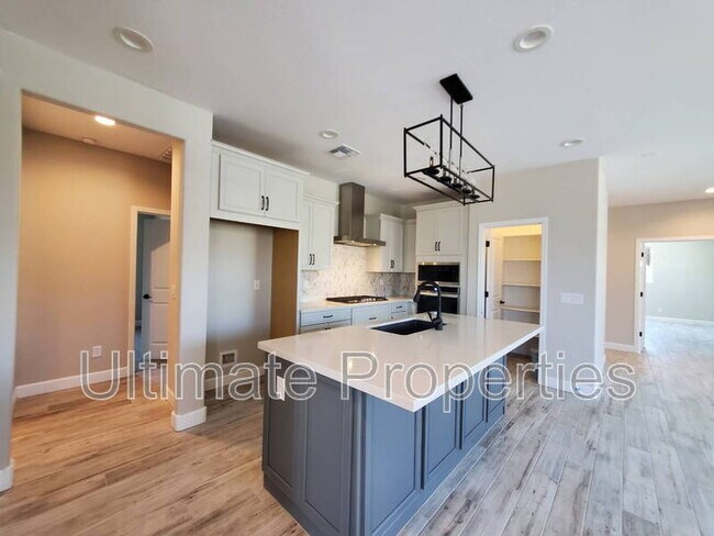 Building Photo - 835 N 110th Ave