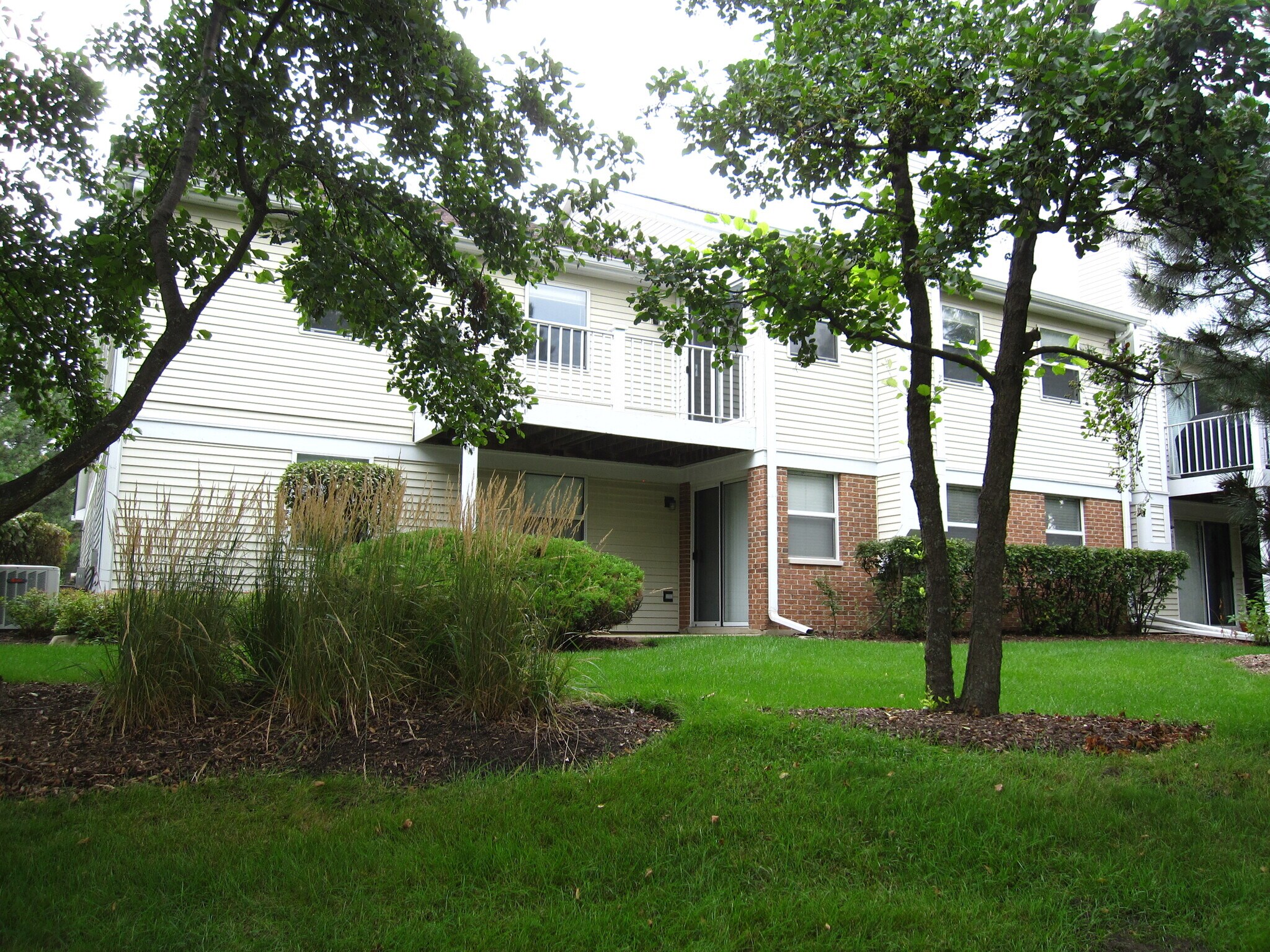 Building Photo - 2810 Meadow Ln