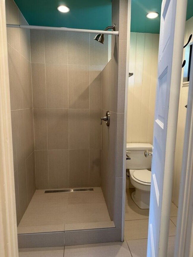 Building Photo - 1361 Santa Rosa Dr