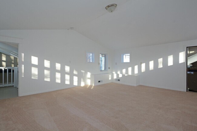 Building Photo - 814 Grand Ave