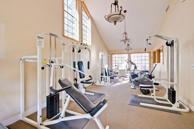 Building Photo - 1 Bed 1 Bath With Lots of Amenities!