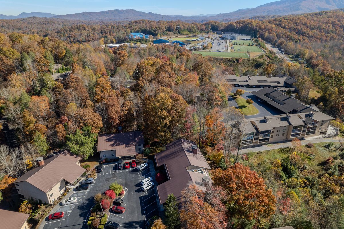 Building Photo - 221 Woodland Rd