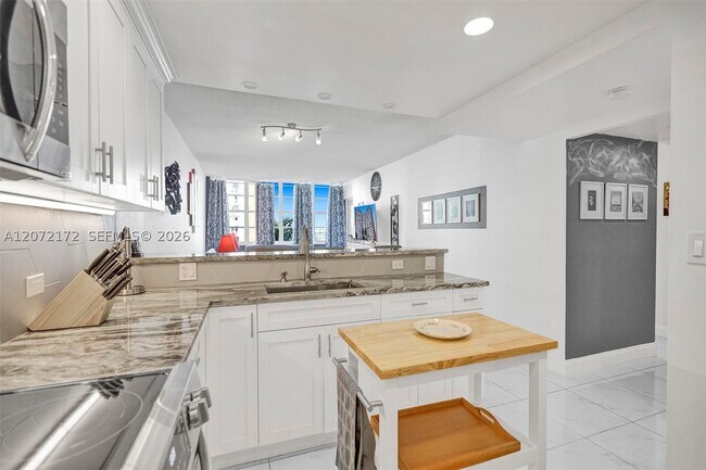 Building Photo - 1351 NE Miami Gardens Dr