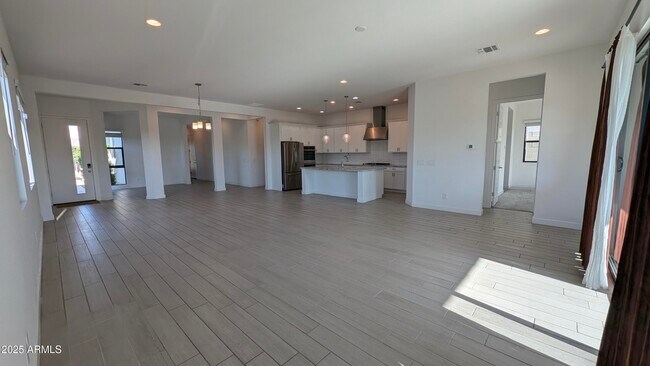 Building Photo - 9414 S 7th Pl