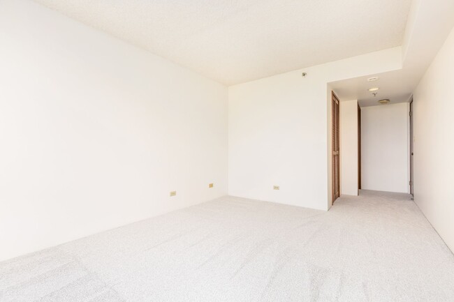 Building Photo - Country Club Plaza - 2 bedroom, 2 bath Con...