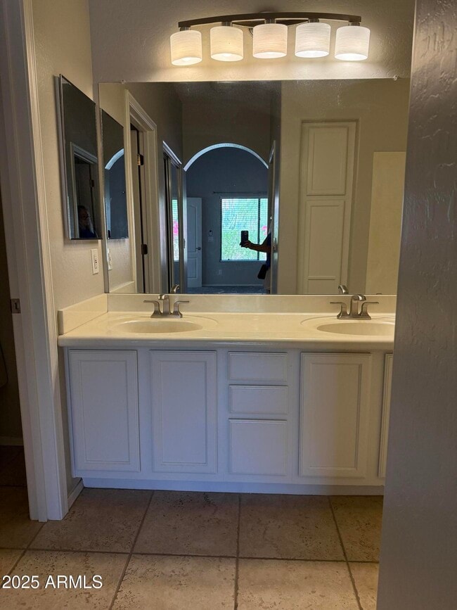 Building Photo - 9065 E Gary Rd