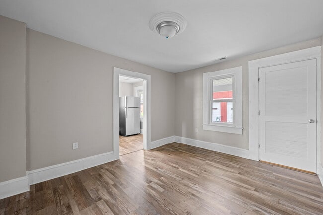 Building Photo - 308 Norwood St