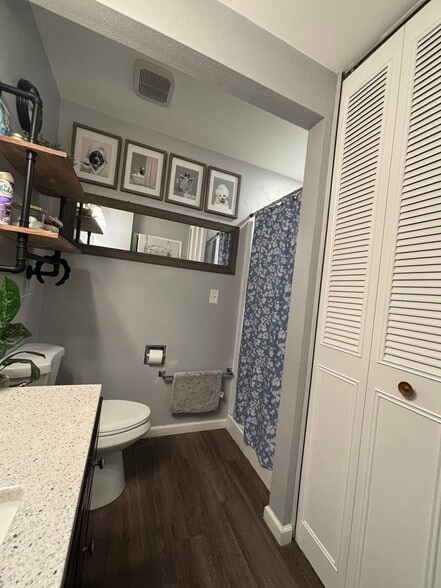 Building Photo - 806 E Sylvan Ave