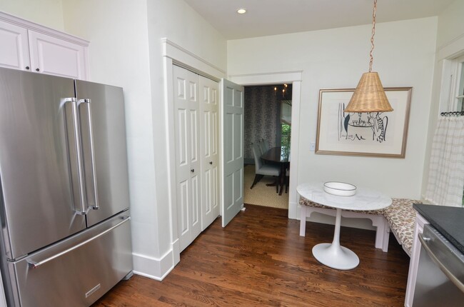 Building Photo - English Cottage in the heart of Belle Meade