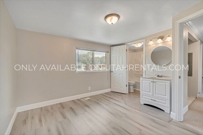 Building Photo - 1075 W 860 N