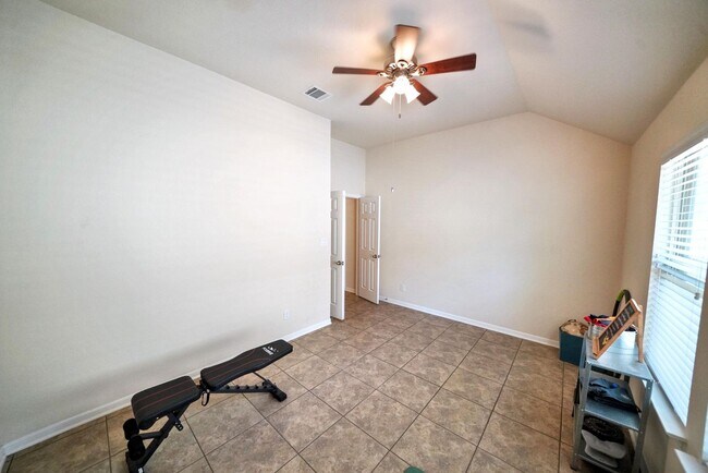 Building Photo - Stunning 3-Bedroom Home with Office in Charleston Parke, Cibolo - Realtor Commission offered: $500
