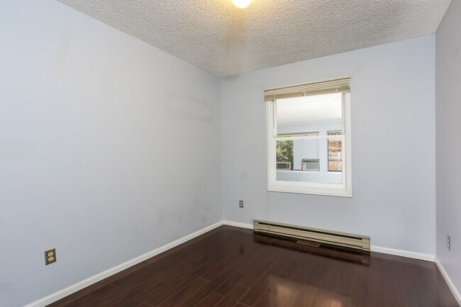 Building Photo - 824 Kimball Rd